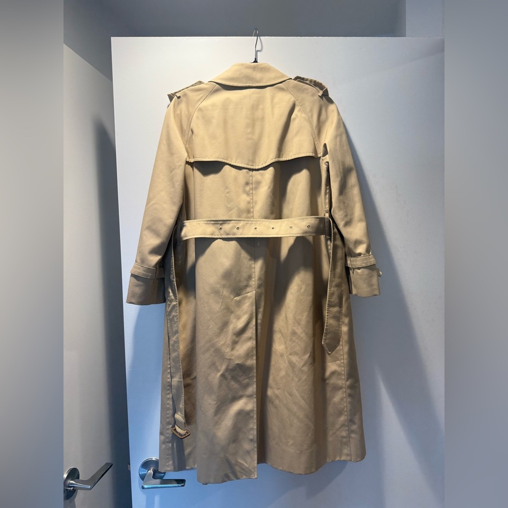 Burberry Tan Trench Coat. It's perfect. Too small for me. Marked M. Is really S. - Picture 6 of 7